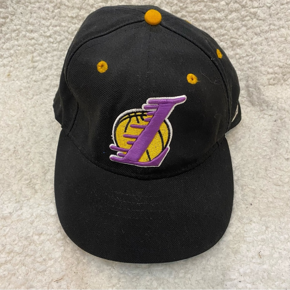 Classic Laker’s Black & Purple Fitted Hat size 7 1/2 - 100% Wool, Made in USA.